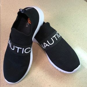 Nautica 9.5 slip-on black sneakers